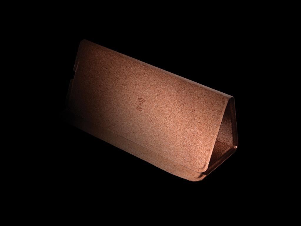 Bild på Musmatta/ställ i FSC® kork med 10W trådlös laddning