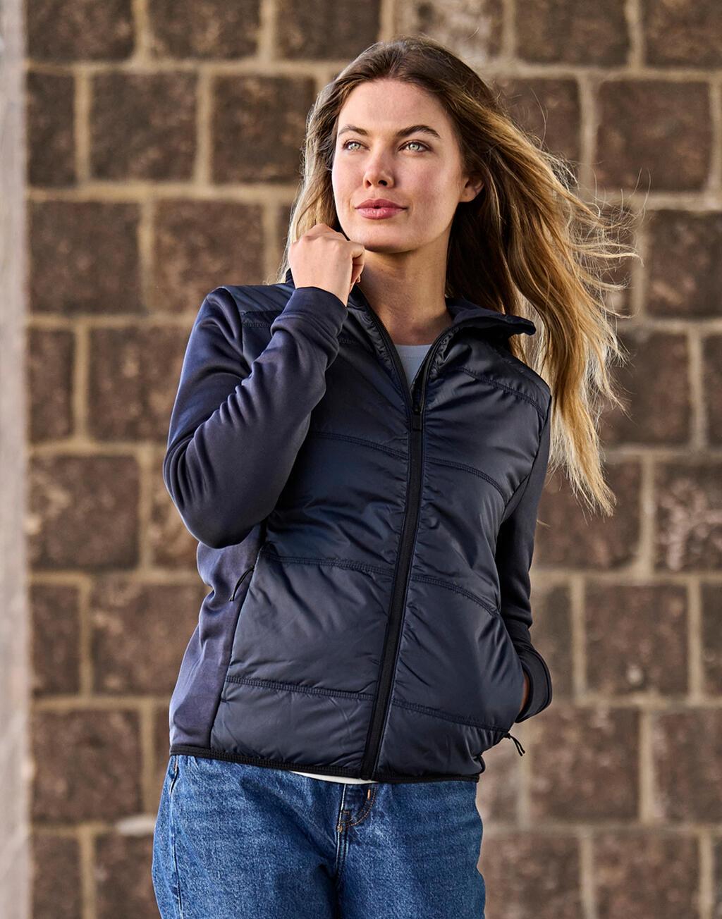 Bild på Hybridjacka TeeJays Hybrid-Stretch Hooded Dam