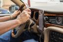 Bild på Mobilhållare PowerCruze med 15W magnetisk laddning