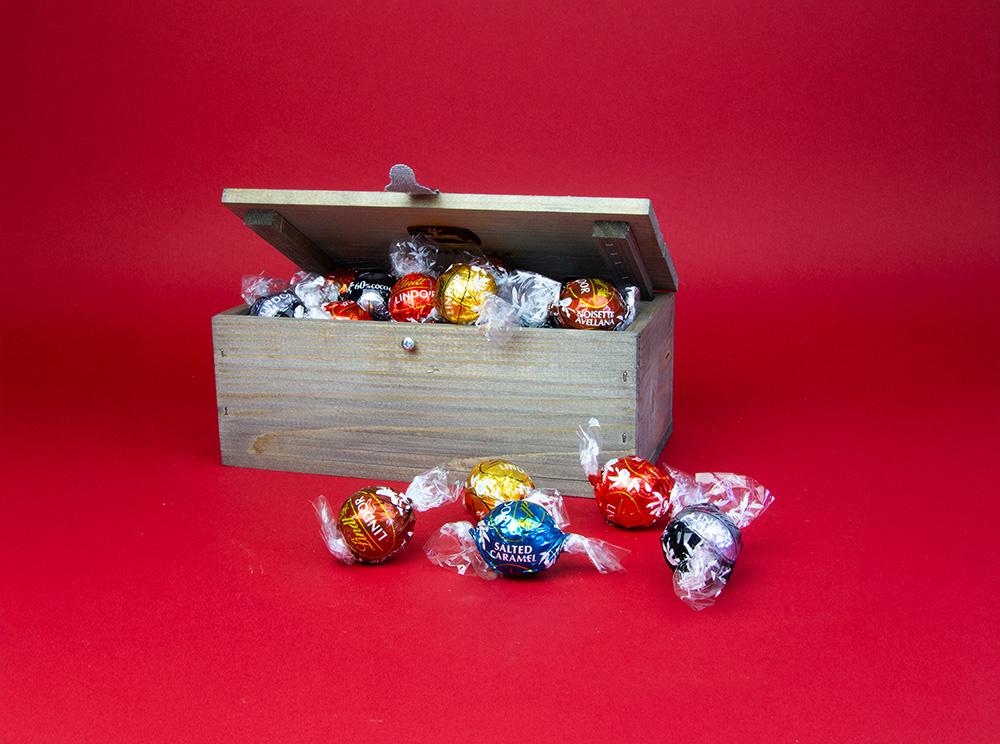 Bild på Trälåda med Lindtkulor 375g