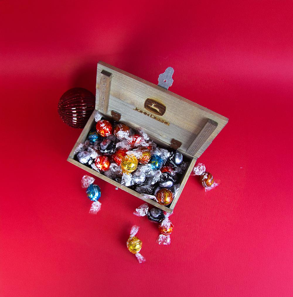 Bild på Trälåda med Lindtkulor 375g