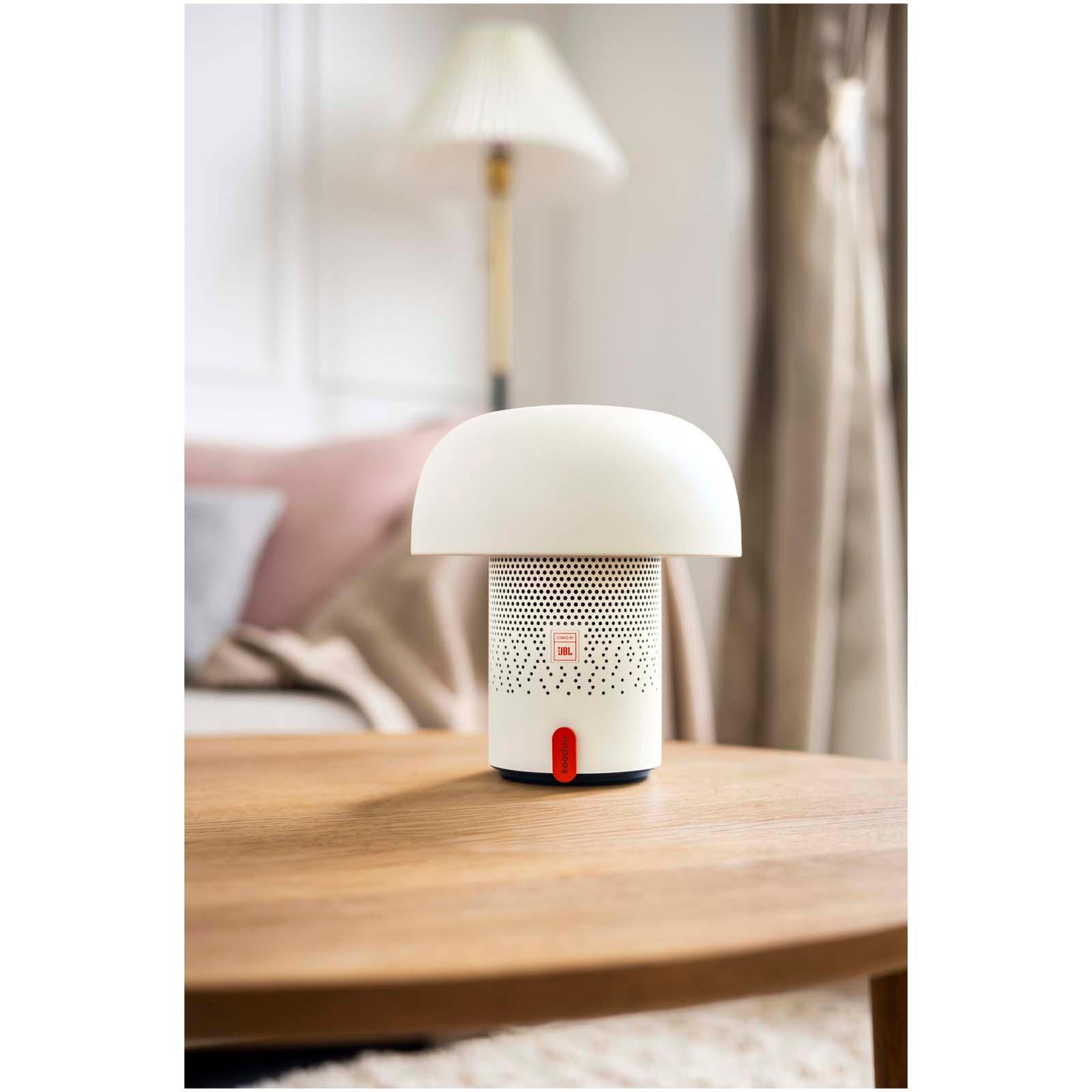 Bild på Lampa Kooduu Sensa Play med JBL högtalare