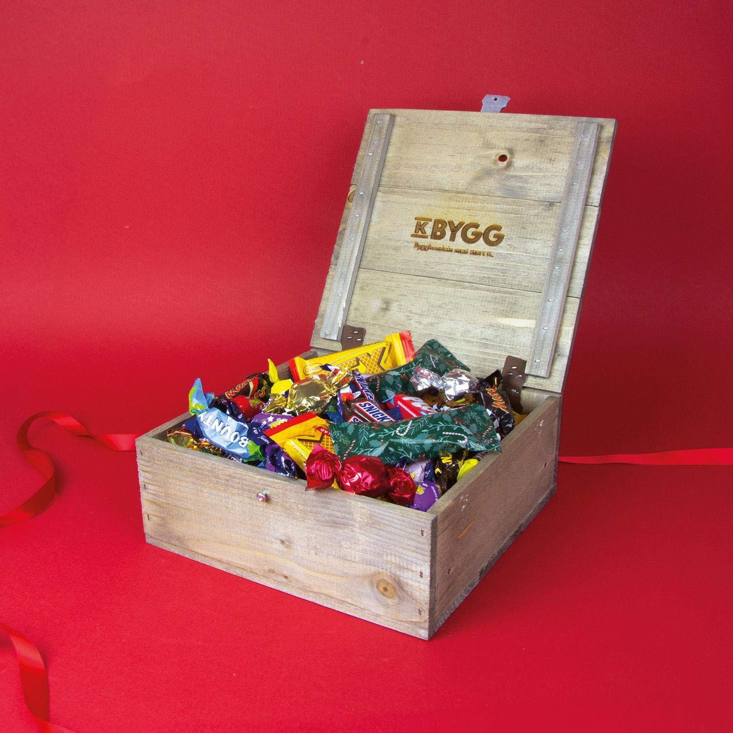 Trälåda med inbränd logotyp 2025