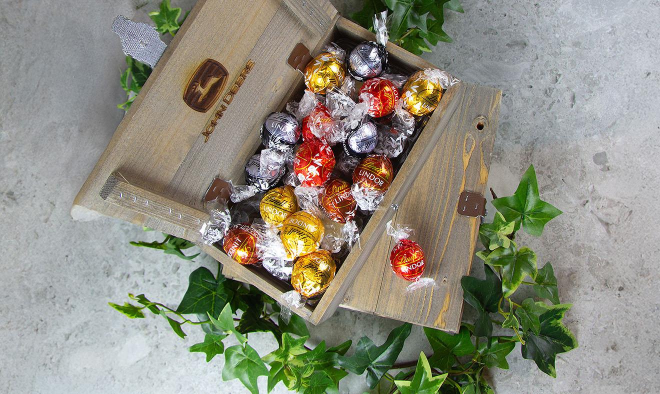 Bild på Trälåda med Lindtkulor 375g