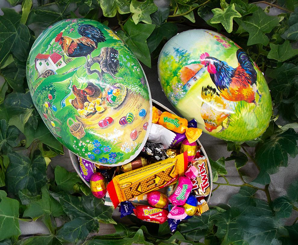 Påskägg miljöbild med inslaget godis