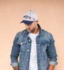 Modellbild på keps 4199 med exempel brodyr 1 