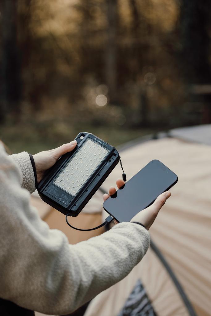 Bild på Powerbank Nordic Drift Titan 10 000 mAh – 3 solpaneler