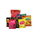 Urval av godis och snacks som ingår i den lilla julsäcken