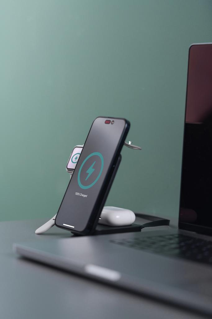 Bild på Trådlös laddningsställ Urban Vitamin Arcadia 3-i-1 15W Bild på Trådlös laddningsställ Urban Vitamin Arcadia 3-i-1 15W