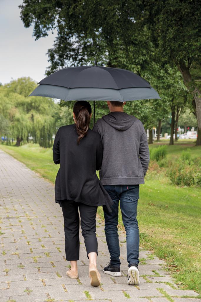 Bild på Standardparaply Swiss Peak AWARE™ 23–27", expanderbart Bild på Standardparaply Swiss Peak AWARE™ 23–27", expanderbart