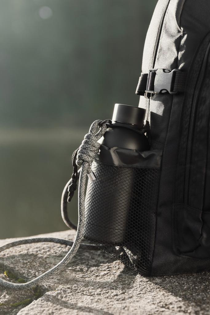 Bild på Metallflaska VINGA Parks 400 ml med axelrem Bild på Metallflaska VINGA Parks 400 ml med axelrem