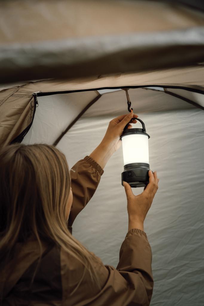 Bild på Campinglampa Nordic Drift Everest, med vev Bild på Campinglampa Nordic Drift Everest, med vev