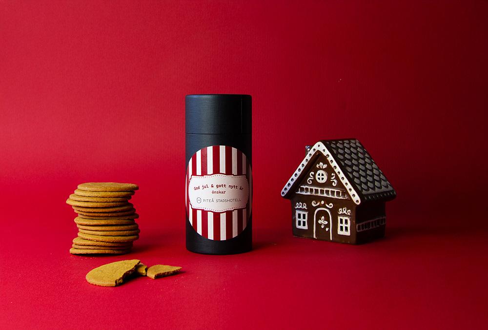 Bild på Papprör med pepparkakor 150g Bild på Papprör med pepparkakor 150g