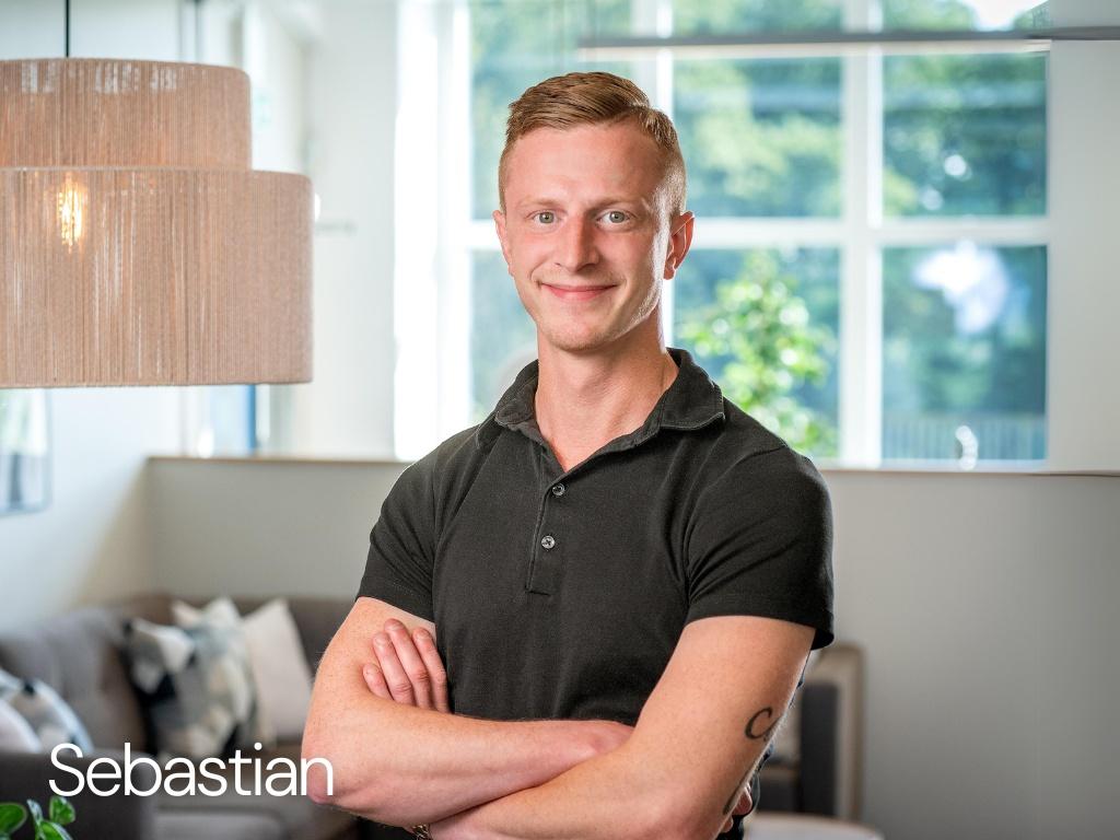 Sebastian, säljare